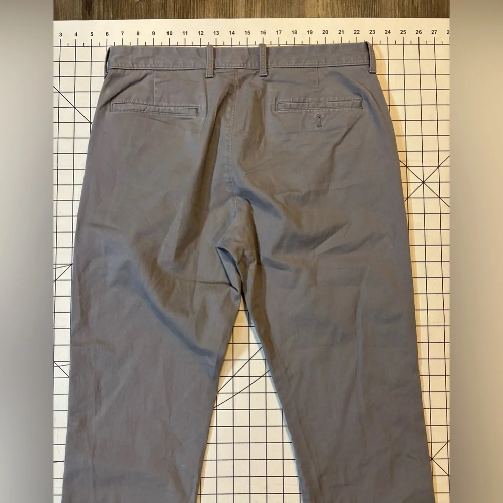 J. Crew‎ Flex Men’s Size 32/32 Gray Straight Fit Chino Pants